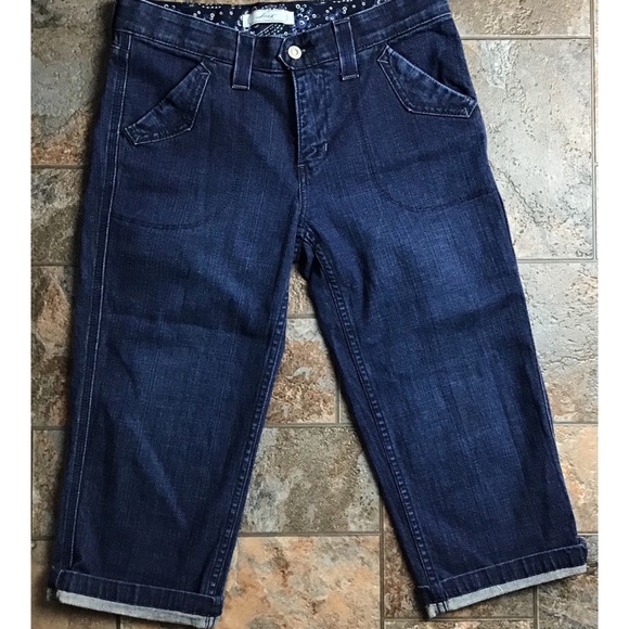 Levi's Pants - 🌹SALE | LEVI’S | Denim Capris                      🥳 Host Pick 🥳